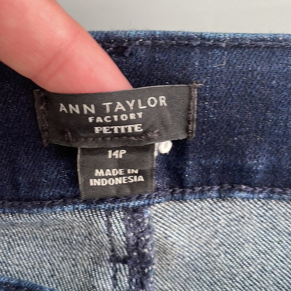 Like new Ann Taylor dark wash jeans 14p - Picture 2 of 3